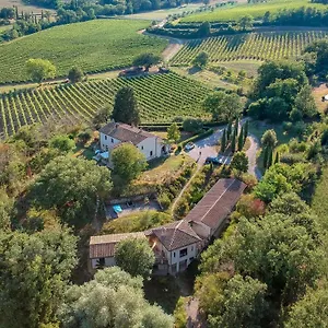 https://terra-della-lanterna.it-tuscanyhotel.com