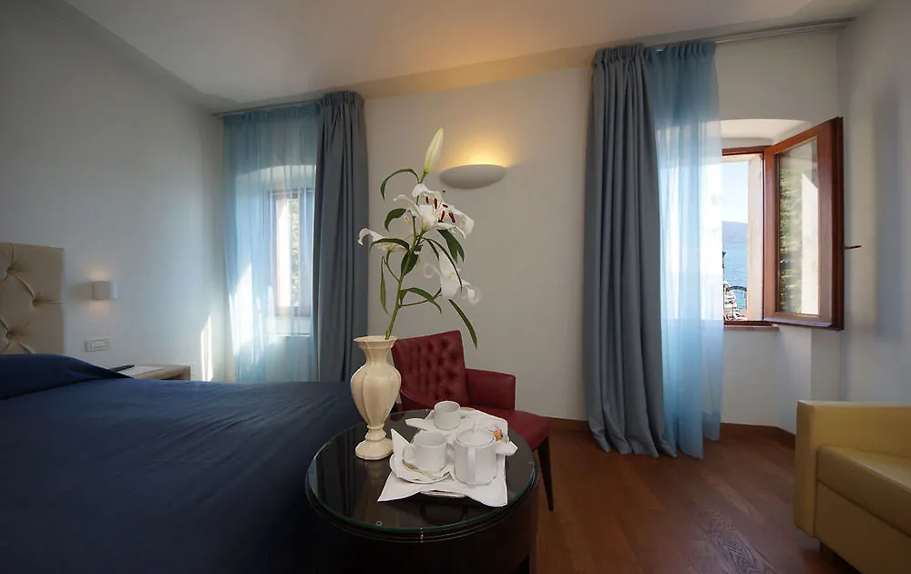 Hotel Baia D'Oro - Adults Only Gargnano 4*,  Italien